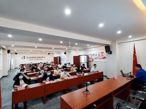 县产业发展服务中心推动党史学习教育深入企业，助力服务升级